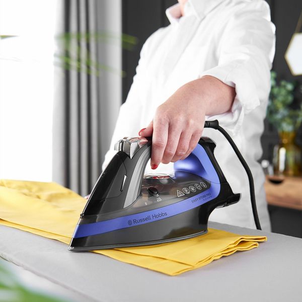 Russell Hobbs Easy Store Pro Plug & Wind Steam Iron